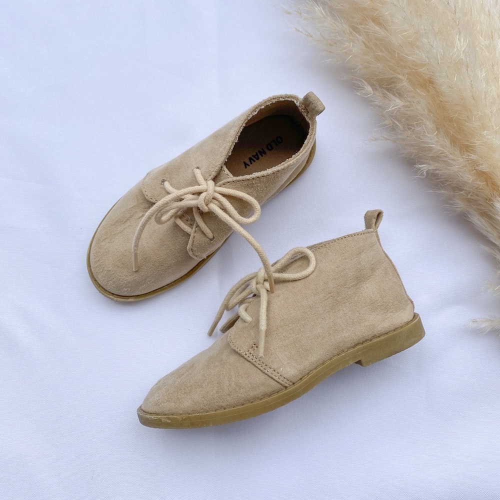 Tan chukkas